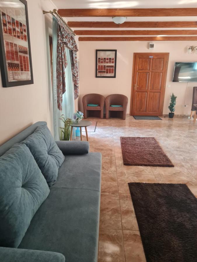 Toroes Panzio Bed & Breakfast Szabolcs ภายนอก รูปภาพ