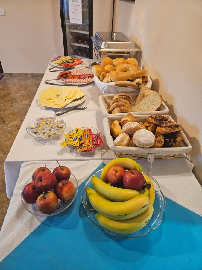 Toroes Panzio Bed & Breakfast Szabolcs ภายนอก รูปภาพ